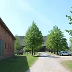 Futterhaus Neben Der Wasserburg Liepen Daire