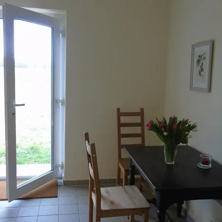 Futterhaus Neben Der Wasserburg Liepen * Gielow