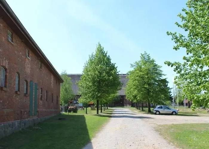 Futterhaus Neben Der Wasserburg Liepen Daire