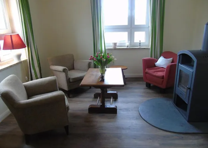 Futterhaus Neben Der Wasserburg Liepen Daire