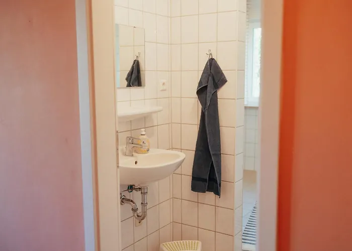 Futterhaus Neben Der Wasserburg Liepen Daire *